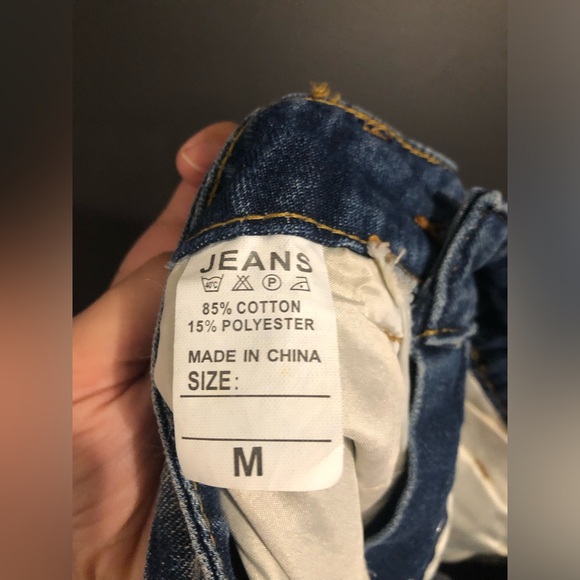 Ripped Jean shorts size M - Picture 5 of 5